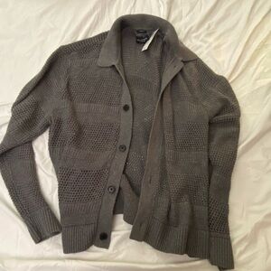 Abercrombie & Fitch Cropped Cardigan. Size Large. Grey.